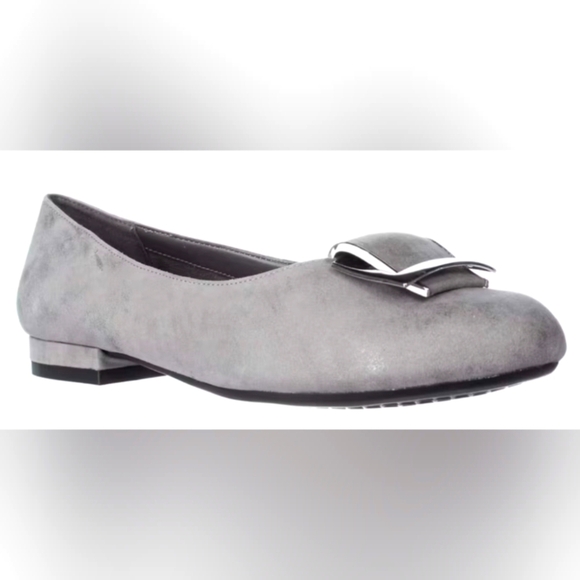 Aerosoles Silver Gray Leather Flats - Picture 1 of 10